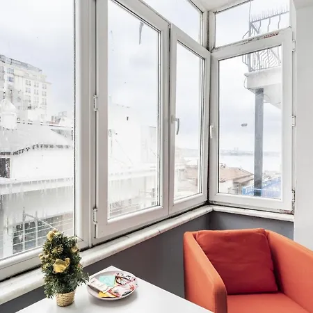 And Modern Flat 5 Min To Taksim Square Istanbul