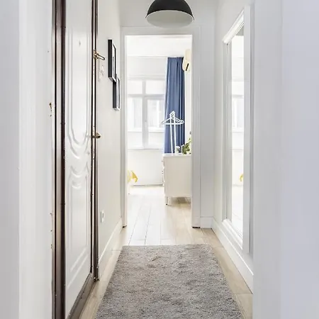 And Modern Flat 5 Min To Taksim Square