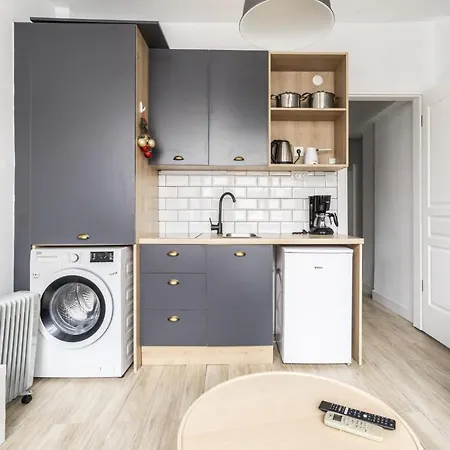 And Modern Flat 5 Min To Taksim Square Istanbul